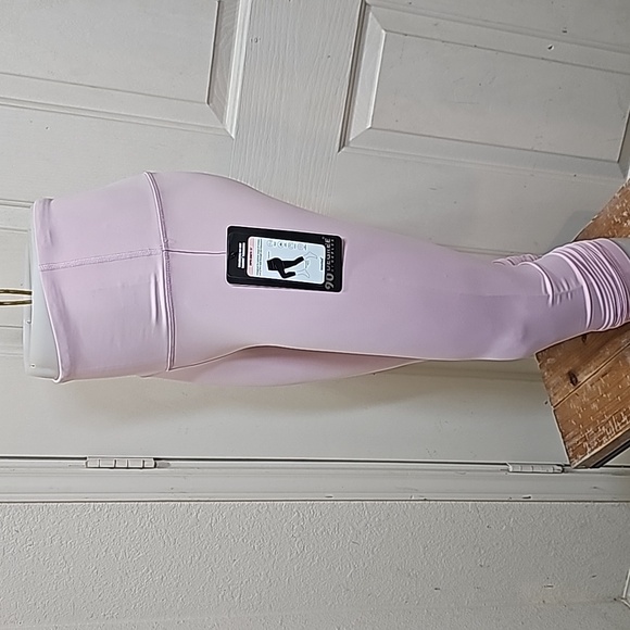 Legend and 90°Degree Leggings - Picture 10 of 13